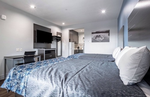 Katy Hotel | Convenient Stay Located Right off I-10 | Family Stay | Free Breakfast & Parking