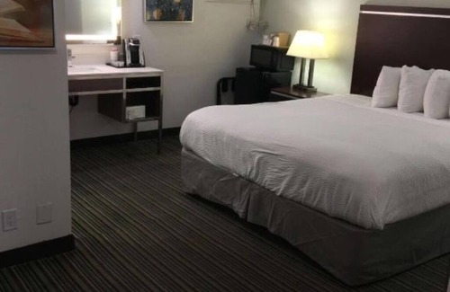 Anaheim Resort Hotel | Convenient Stay Near LAX – Close to Venice Beach, Hollywood & Disneyland