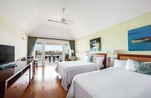 Paget Hotel | Convenient Stay! Outdoor Pool, FREE Parking Close to Point Pleasant Park!