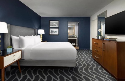 Monterey House | Convenient Stay, Superb Location! Free Parking, Direct Beach Access!