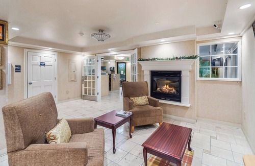 Renton Hotel | Convenient Stay w/Work Desk + Easy Access to Seattle and Major Highways