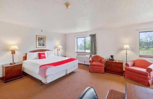Portage Hotel | Convenient Stop Along I-94 Near Chicago, Indiana Dunes Trails & Dining Spot