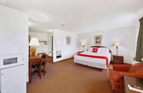 Portage Hotel | Convenient Stop Along I-94 Near Chicago, Indiana Dunes Trails & Dining Spot