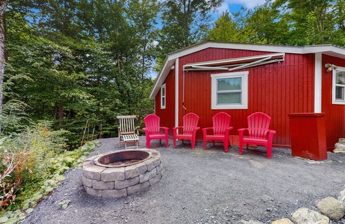 Waitsfield Cabin | Convenient tiny house w/trail access, firepit, gas grill, wifi, window a/c, w/d