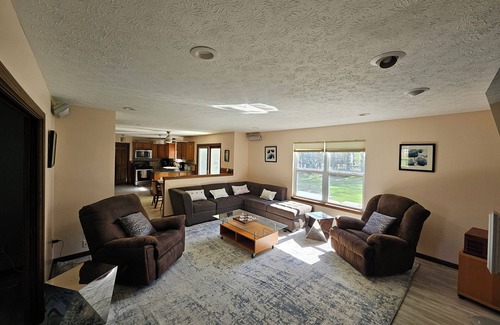 Seven Hills House | Convenient to airport, downtown, & parks.
