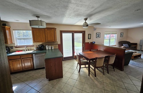 Seven Hills House | Convenient to airport, downtown, & parks.