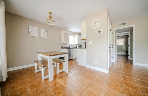 Oxford Apartment | Convenient to campus and The Square - Location