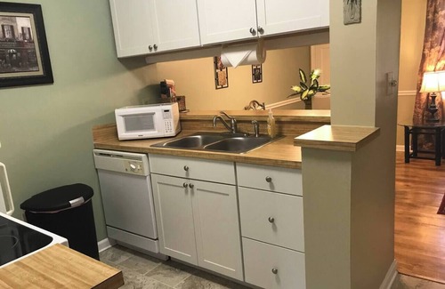 Downtown Condo | Convenient to Duke Hosp/Univ & Walkable to DT