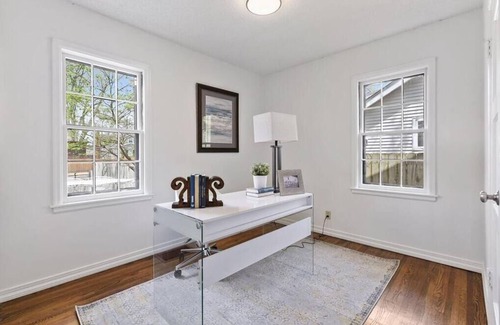 St. Louis Park House | Convenient to lakes, bike trails, parks. Dog-friendly. Fenced Yard.