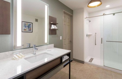 West Bloomington House | Convenient to the mall and airport