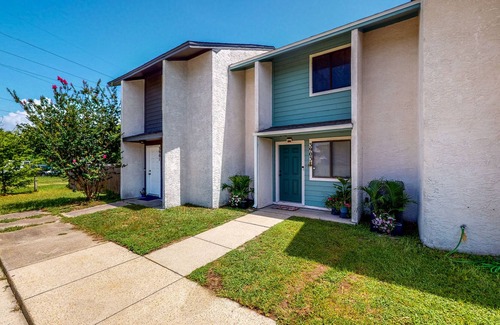 Panama City House | Convenient Townhome with Private Hot Tub, W/D, Central AC - Dogs Welcome