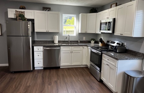 Gatlinburg - Pigeon Forge House | Conveniently Located Private Guesthouse in Wears Valley - No Cleaning Fees!