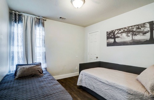 Northeast Houston House | Conveniently located by IAH Airport and Highways. Family and Pet-friendly.