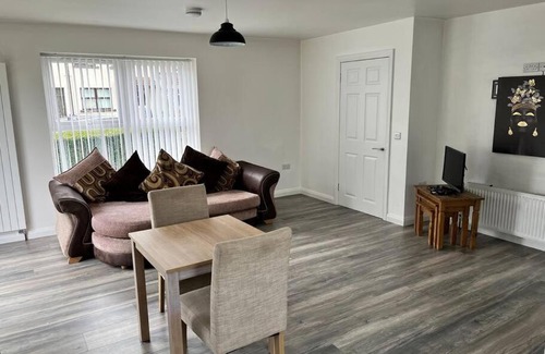 Londonderry Apartment | Conveniently located, close to city and quiet area