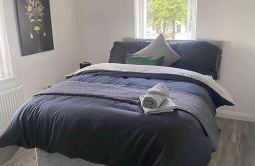 Londonderry Apartment | Conveniently located, close to city and quiet area