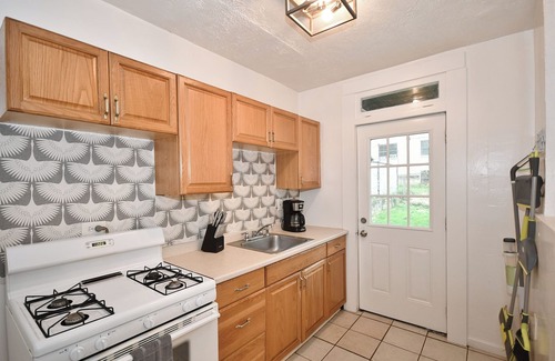 South Hills House | Conveniently Located Bungalow Near Trolley and Southside