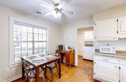 Southaven House | Conveniently located home with pool, yard, patio, grill, & washer/dryer
