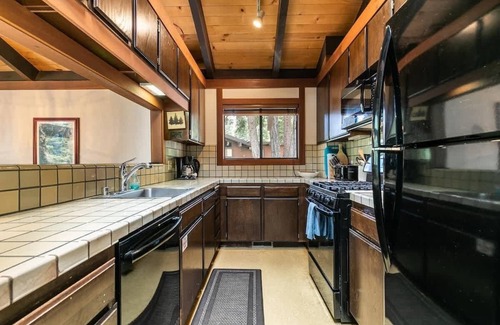 Tahoe City House | Conveniently Located Chinquapin Townhome | Unit 84