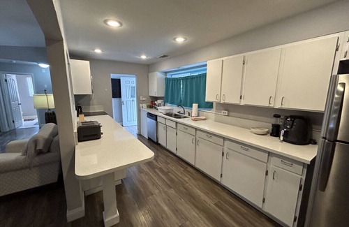 Beverly Green House | Convention Close Santa Paula