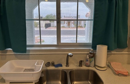 Beverly Green House | Convention Close Santa Paula