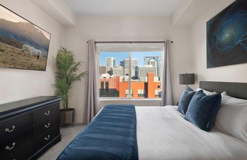 Rio Grande Apartment | Convention Ctr - Stylish 2BD,2BA with Pool,Gym and Hot tub