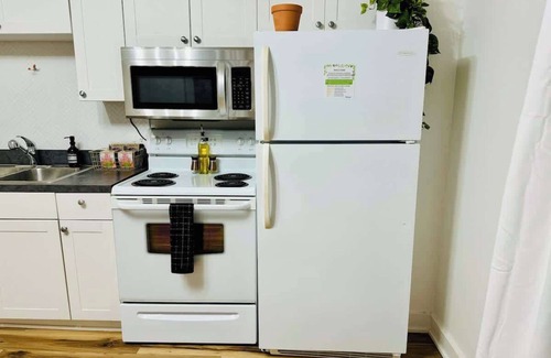 Italian Village House | Convention - Free Parking- Short North - King Bed