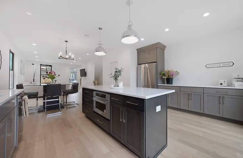 Italian Village House | Convention – King Bed – Free Parking - Short North