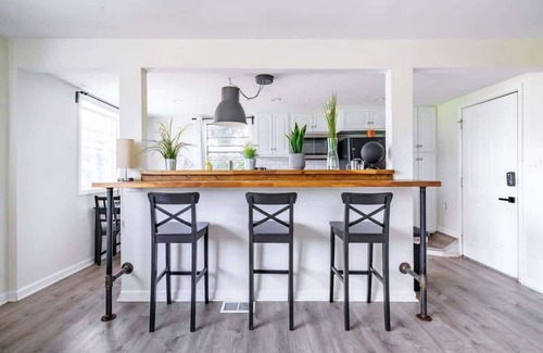 Victorian Village House | Convention - Short North - Private Parking - Pets
