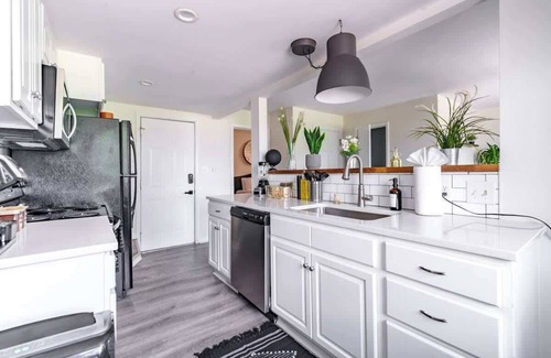 Victorian Village House | Convention - Short North - Private Parking - Pets
