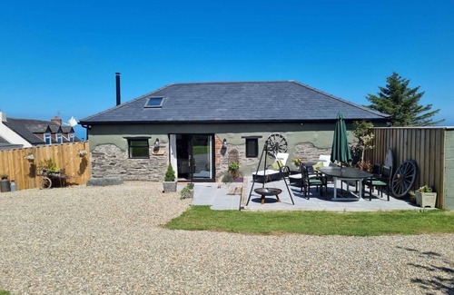 Felinwynt House | Converted Barn close to beaches & coastal path!