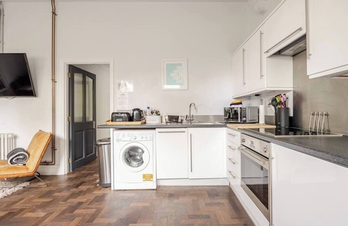 Fowey Apartment | Converted flat in amazing converted schoolhouse near Fowey Harbour