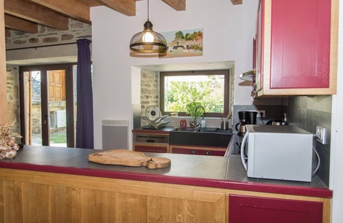 Mont Lozere et Goulet House | Converted barn at the foot of Mont Lozère in a hamlet with character