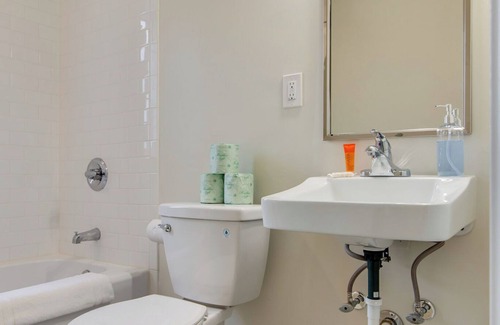 Music Row Hotel | Converted Studio Apartment. - Great Location!