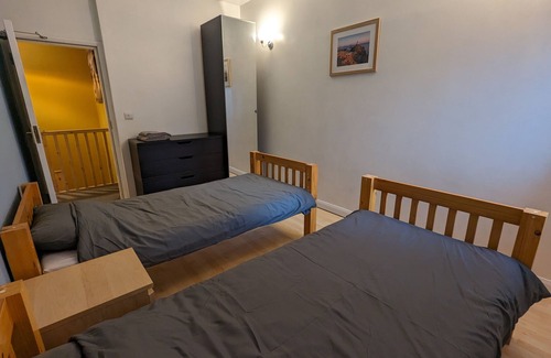 Llanllyfni House | Converted Welsh chapel with stunning mountain views.