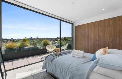 Coogee Apartment | Coogee Beachside Penthouse #7 - 2BR, Pet-Friendly with Ocean Views
