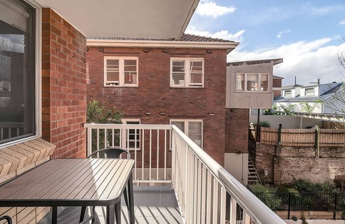 Clovelly Apartment | Coogee Beachside Retreat Free Parking