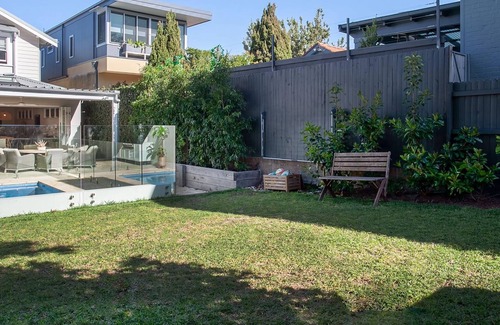Randwick House | Coogee Oasis is Beach House with Pool Moments to Coogee Beach