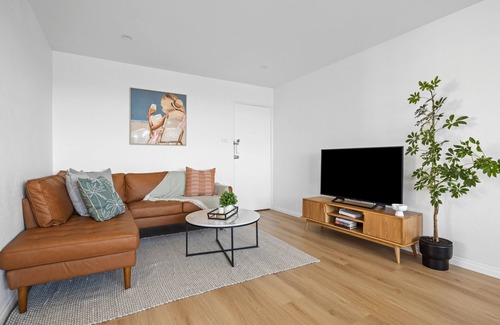 Randwick Apartment | Coogee OCEAN VIEW, Stylish Newly Renovated Apt - walk to beach, hospital & Uni