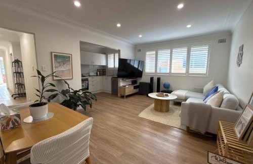 Coogee House | Coogee Sunrise shared Apt with Parking & Work Desk
