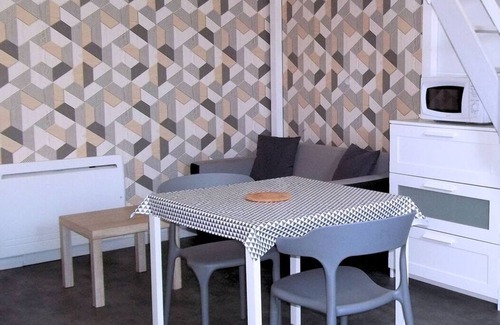 Lens Apartment | Cook 1