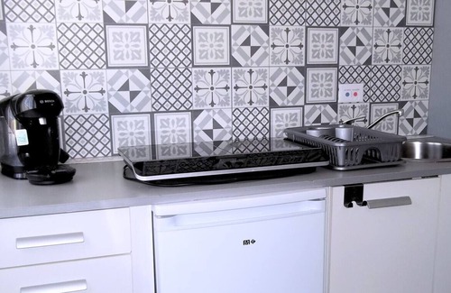 Lens Apartment | Cook 1