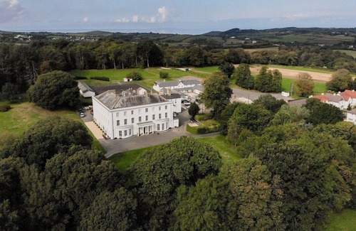 Littleham Apartment | Cook's suite, luxury 2 bed pet friendly family apartment within a stately home