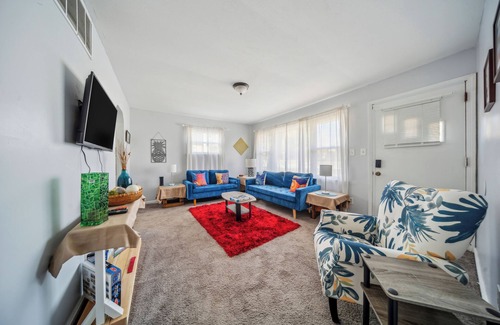 Cleveland House | Cool 2-bedroom house with AC in vibrant Cleveland