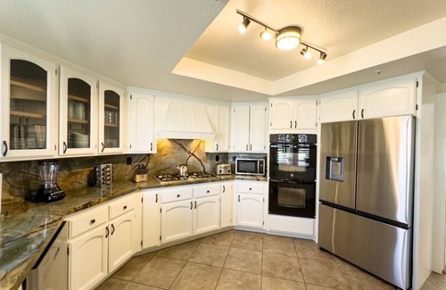 Spring Valley Lake House | Cool 4-bedroom house with AC in Victorville- Pool Table, On the Lake