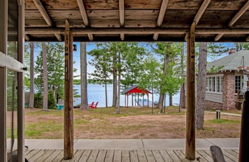 Eagle River Cabin | COOL 5br 2ba cabin on Catfish Lake Eagle River Chain, covered porch, Beach