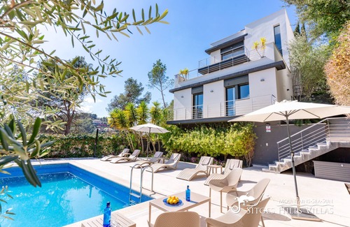 Olivella Villa | Cool and Stylish Villa Avanti