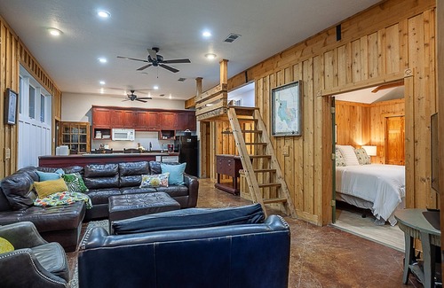 Brookeland House | Cool Breez Waterfront Getaway!