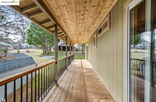 Groveland Cabin | Cool cabin with AC in Groveland - 5 bedrooms for your group