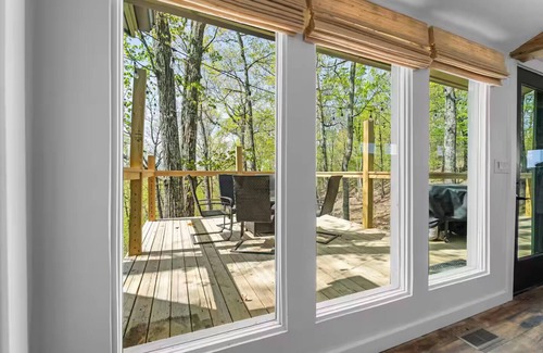 Johnson City Cabin | Cool cabin with AC in Johnson City-The Trapper Shack