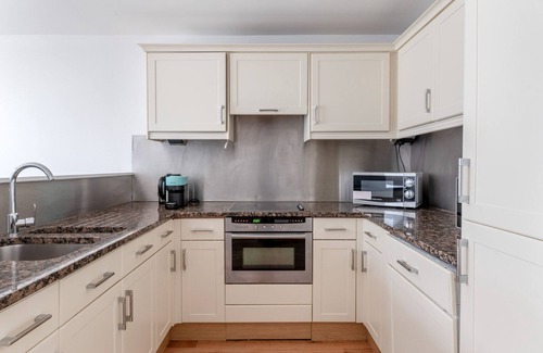 Isle of Dogs Apartment | Cool Canary Wharf 1BR w/Parking, nr Restaurants & Station, by Blueground